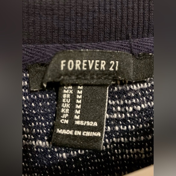 Sweater - Forever21 - Medium - Picture 2 of 3